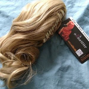 NEW Clip in hair extension, medium blond